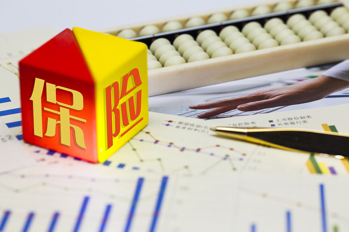 根据以下财务报表进行企业所得税纳税检查之报表审查报告项目	a2	a1		一、经营活动产生的现金流量：				销售商品、提供劳务收到的现金	￥9651725200000 	￥7887613800000 	2237	收到的税费返还	0	12714000	-10000	收到其他与经营活动有关的现金	73707000	37176000	9827	经营活动现金流入小计	96590959000	7892602