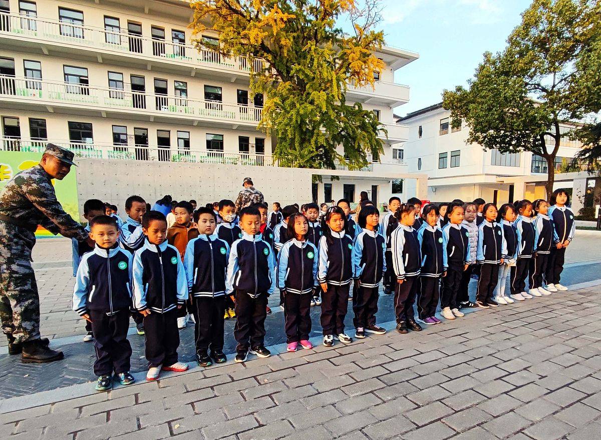2021年11月17日,江苏省苏州市平江实验学校一年级同学们在延时课后服