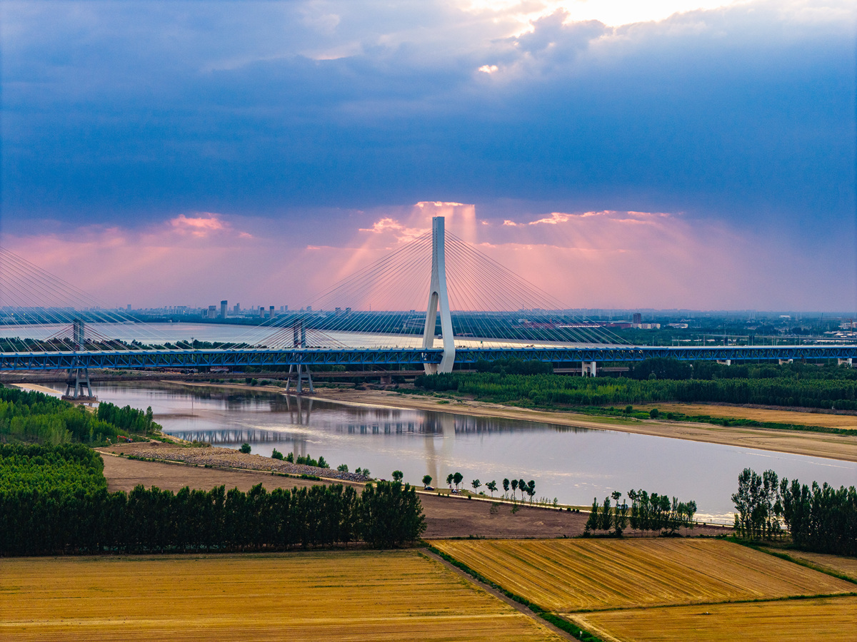 滨淄黄河大桥业主是高青县还是惠民县帮我用200字详细描述