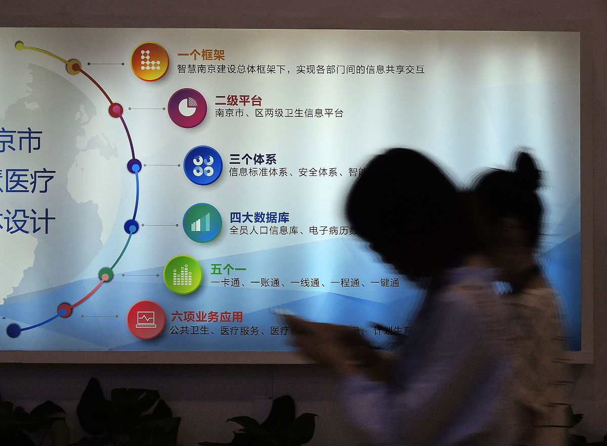 你是一名即将参加政府宣传工作的实习生今天在同事的带领下参观了区融媒体中心请表达你的收获与感受不超过30字