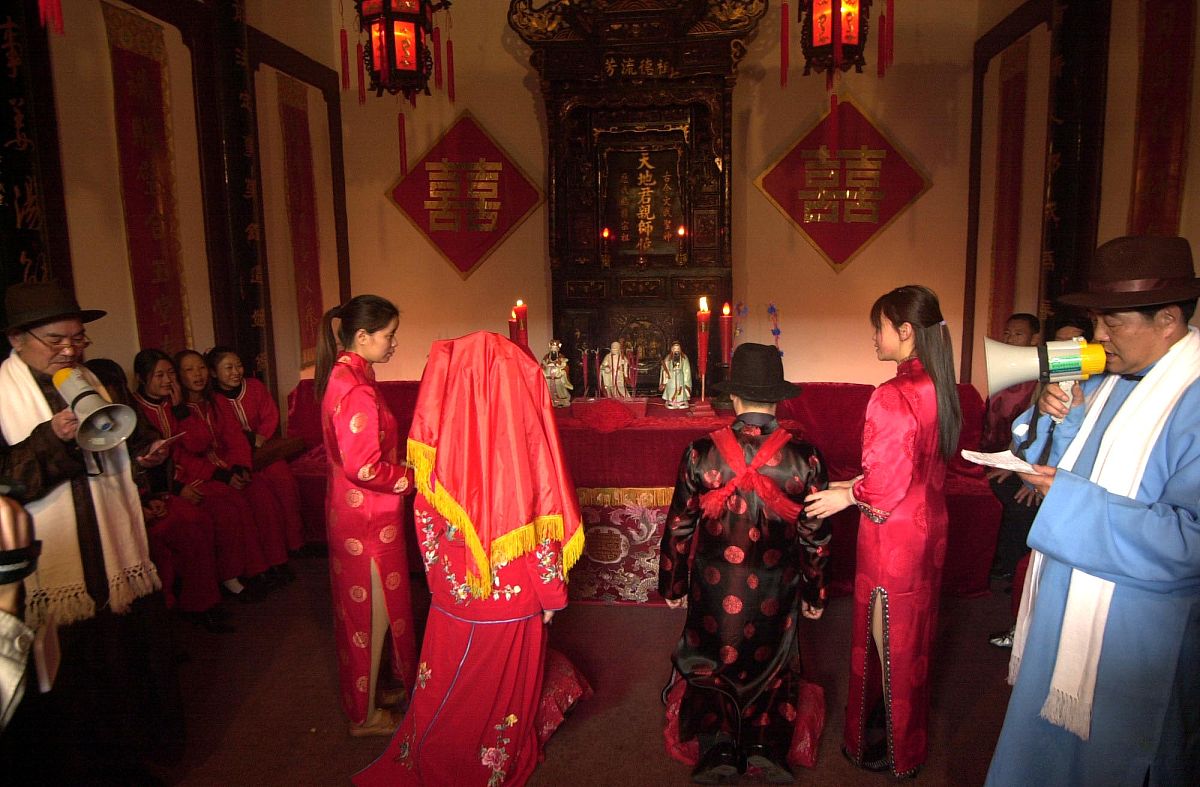 古人的婚礼在傍晚举行是不是，