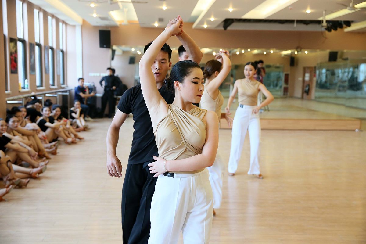 安徽黄梅戏艺术职业学院歌舞表演专业：优势、发展前景及就业方向