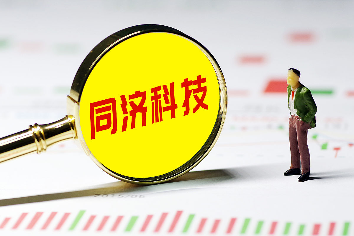 2020年10月A与B之间发生合同纠纷法院审理判令B向A支付100万元。该案进入强制执行程序后法院依法冻结了登记于B名下的C公司20股权。对此案外人D以其为案涉股权的实际权利人为由提出执行异议。法院驳回了其异议。案外人D对该裁定不服提起案外人执行异议之诉主张其为案涉股权的实际权利人：2012年其与B签订了《股权代持协议》约定D作为实际出资人委托B代为行使股东权利请求法院解除对案涉股权的冻结并确认案