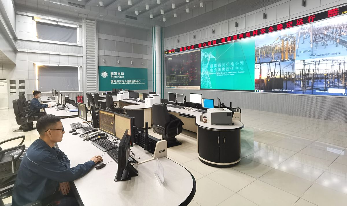 高校技术防监控中心：筑牢防汛防台安全线，守护校园平安