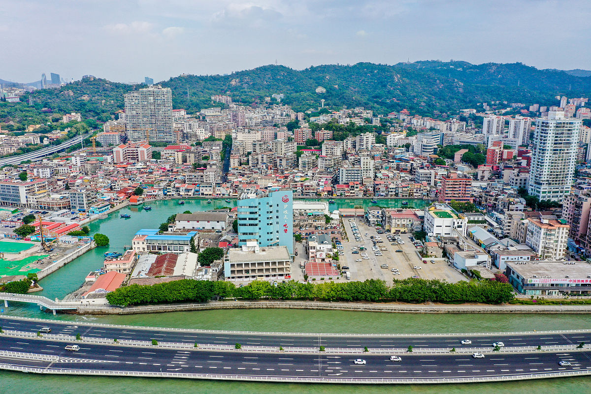 2021年11月4日,福建厦门,航拍沙坡尾艺术西区及周边城区街景.
