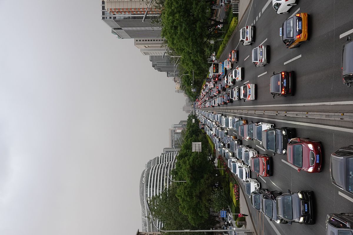 2020年5月11日,受西北地区沙尘影响,晚高峰时分,北京出现沙尘天气.