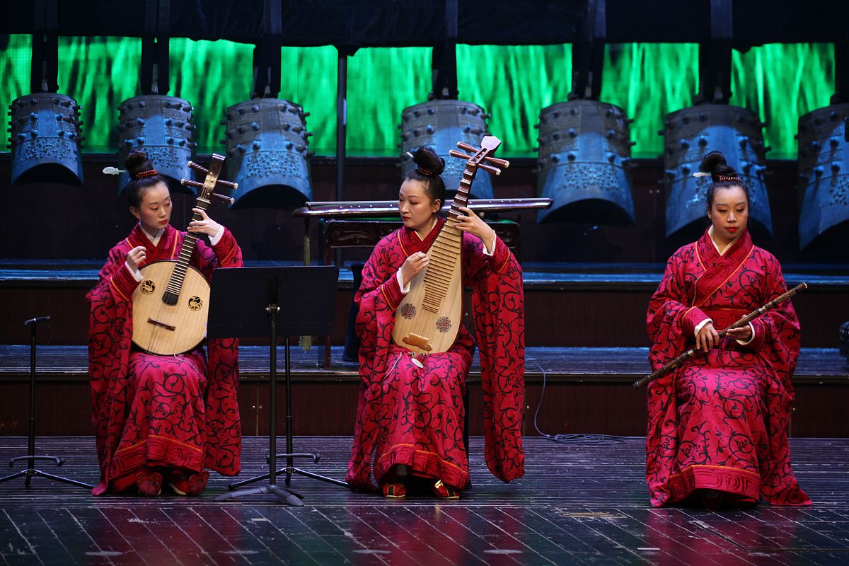 以中国的音乐文化：从古到今为题写一篇1200字文章