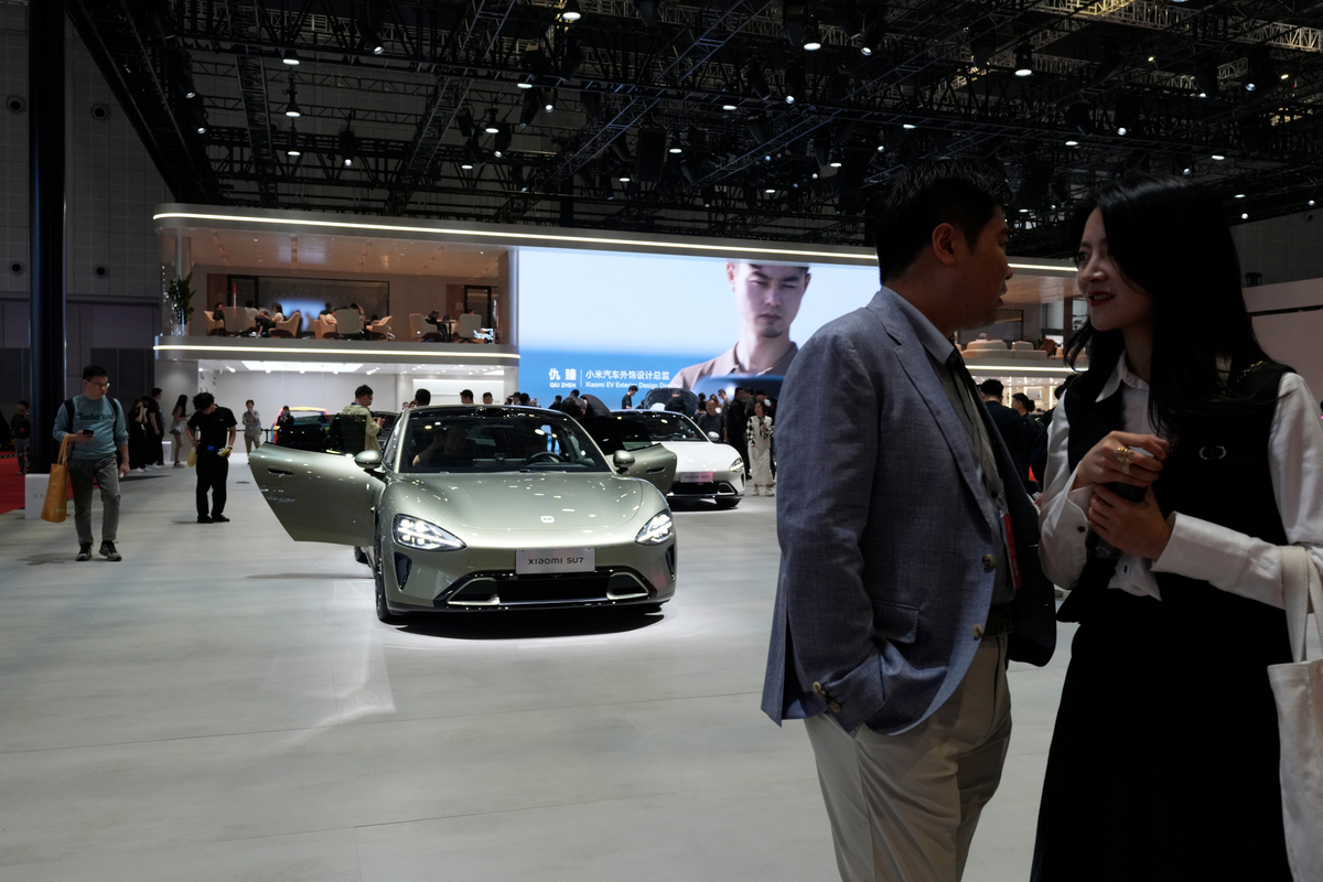 写篇400字雷军参观上海车展的文章简评不要太官方稍微口语化一点带几个错别字