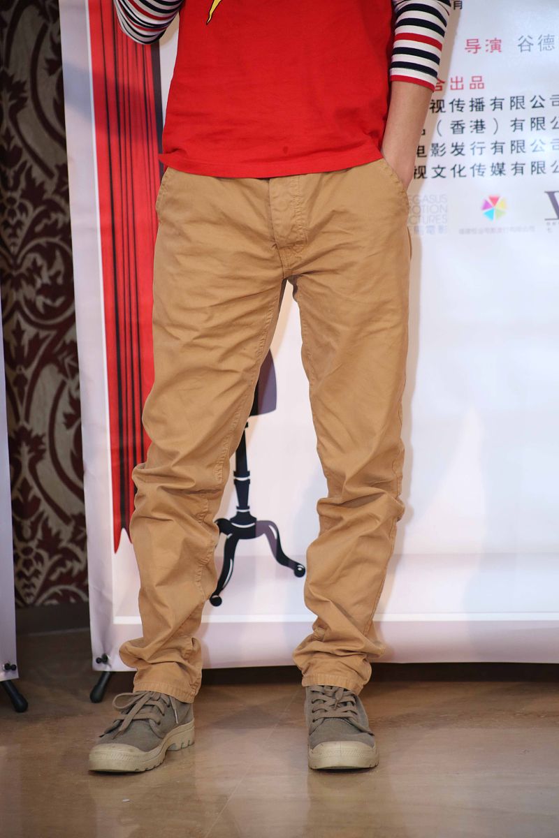 请650字的博客文章主题是：卡其色裤子配什么颜色上衣