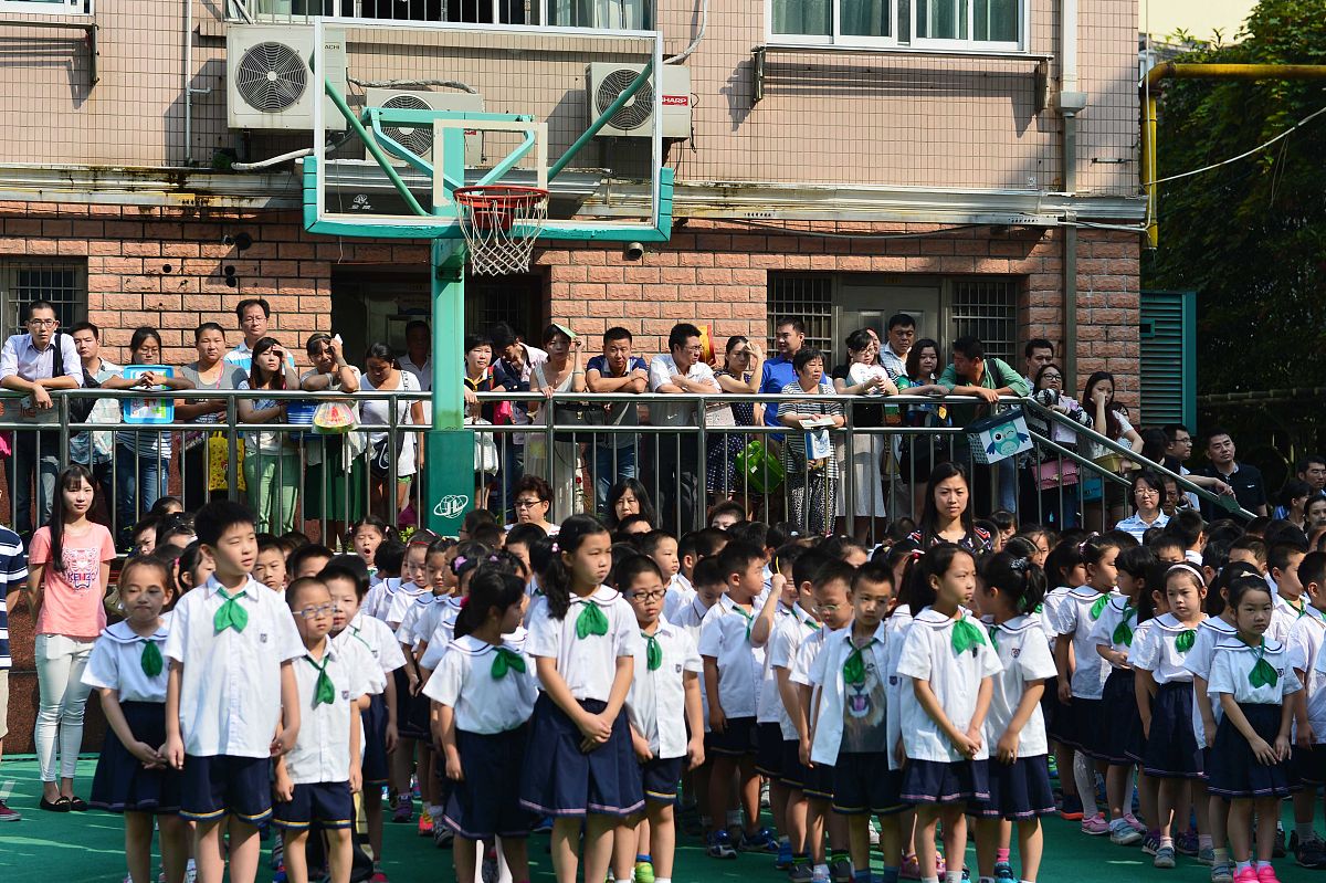 如何辅导提高小学一年级学生书写字迹