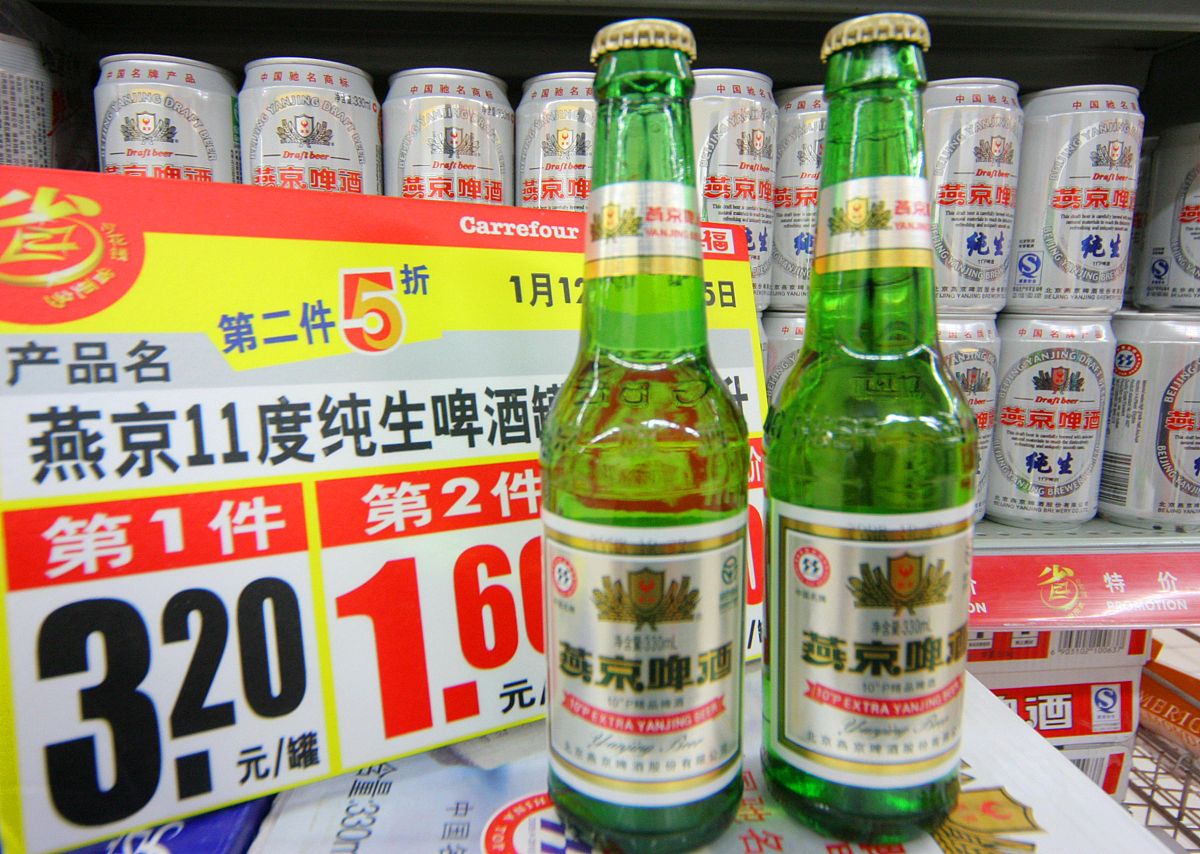 燕京啤酒 vs 青岛啤酒：口感、香气、酒精度对比