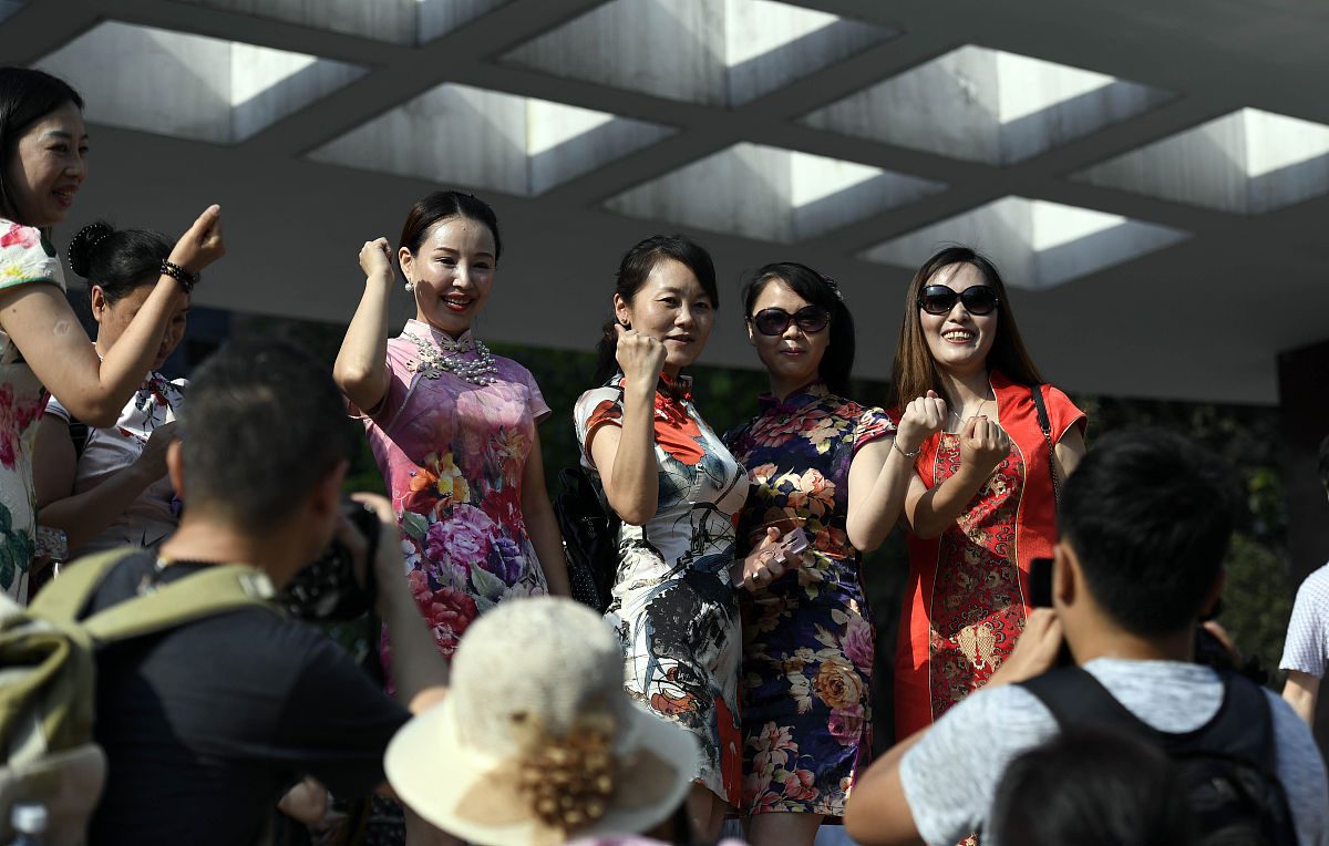 写一篇关于旗袍秀情景教学的社区活动小结