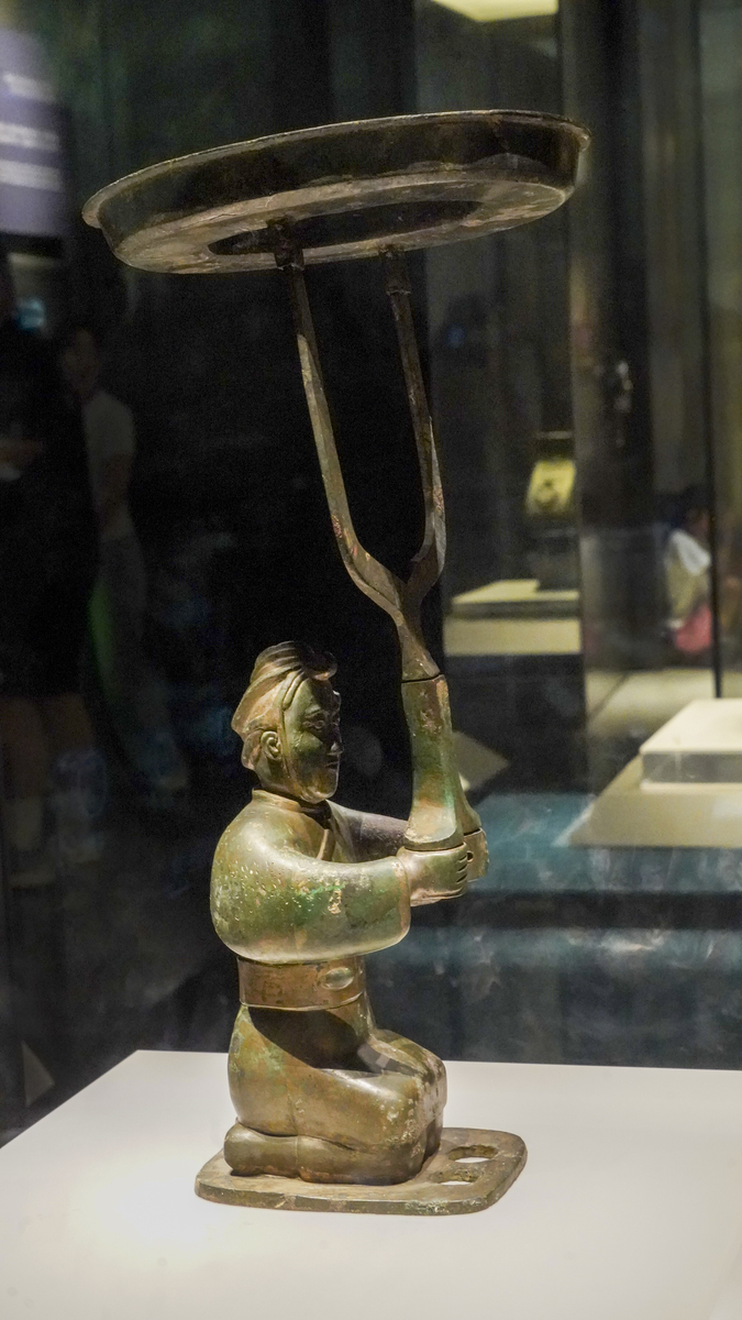 长信宫灯出土于哪里？西安长安区长信宫遗址