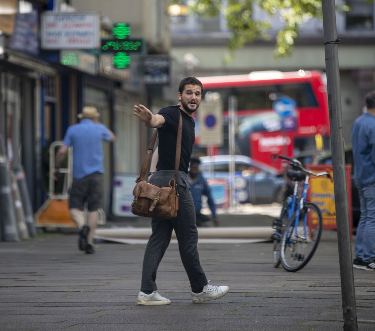 港杂费明细如下：
费用名称
单价
单位
数量
金额
THC
1100
40HC
2
2200
设备管理费
167
40HC
2
334
一级换单费
500
票
1
500
二级换单费
500
票
1
500
进口单证费
500
票
1
500
进口文件费
500
票
1
500
进口信息服务费
350
票
1
350
进口押箱代理费
350
票
1
350
合计
 
 
 
5234