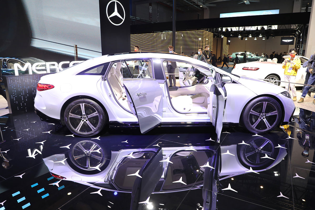 设备单台功率60千瓦，全年共用电量1432373.73度电，场地内共有30台设备，求全年利用率是多少