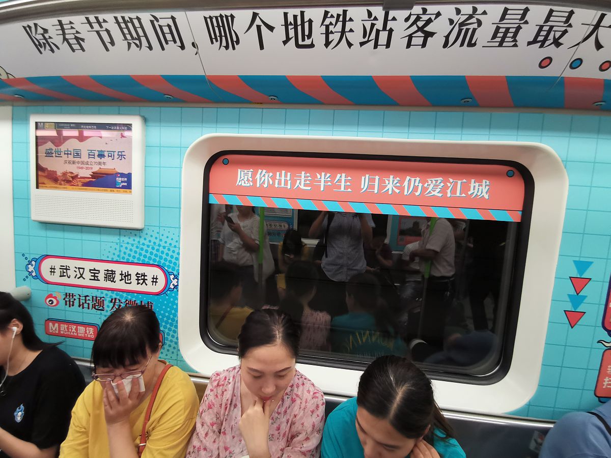 开学季地铁车站有孩子的客运人员会对领导说的感人语句表现他们为了工作的无私奉献