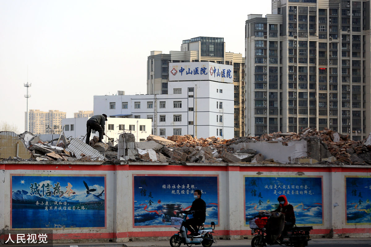 我的情况是签了拆迁合同还没拿到房子现在自己买了一套房子并于昨天迁入户口办理了新户口簿现在说会影响后续拆迁可能的利益所以说能否协商撤销这次迁户