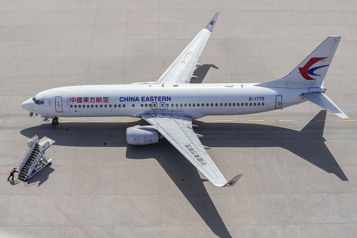 请为基于大模型的农作物疾病诊断和知识问答系统写一段专业商业计划书的效果验证相比于其他竞争对手我们的解决方案有哪些优势？给客户或用户带来了哪些收益？专家和客户是如何评价我们的产品和技术的？通过相关论文、专利、专家评议、客户真实反馈等加以佐证。