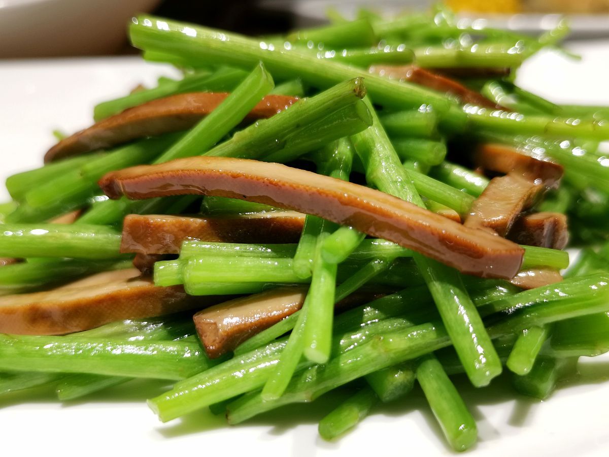 芦笋炒香干的做法_芦笋炒香干怎么做