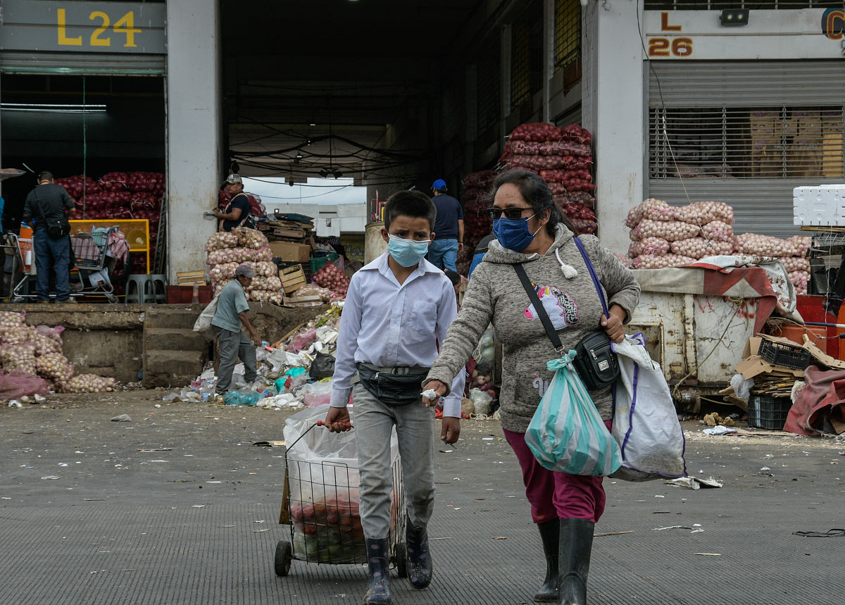 当地时间2021年8月30日,墨西哥墨西哥城,实拍当地童工.墨西哥多地学校