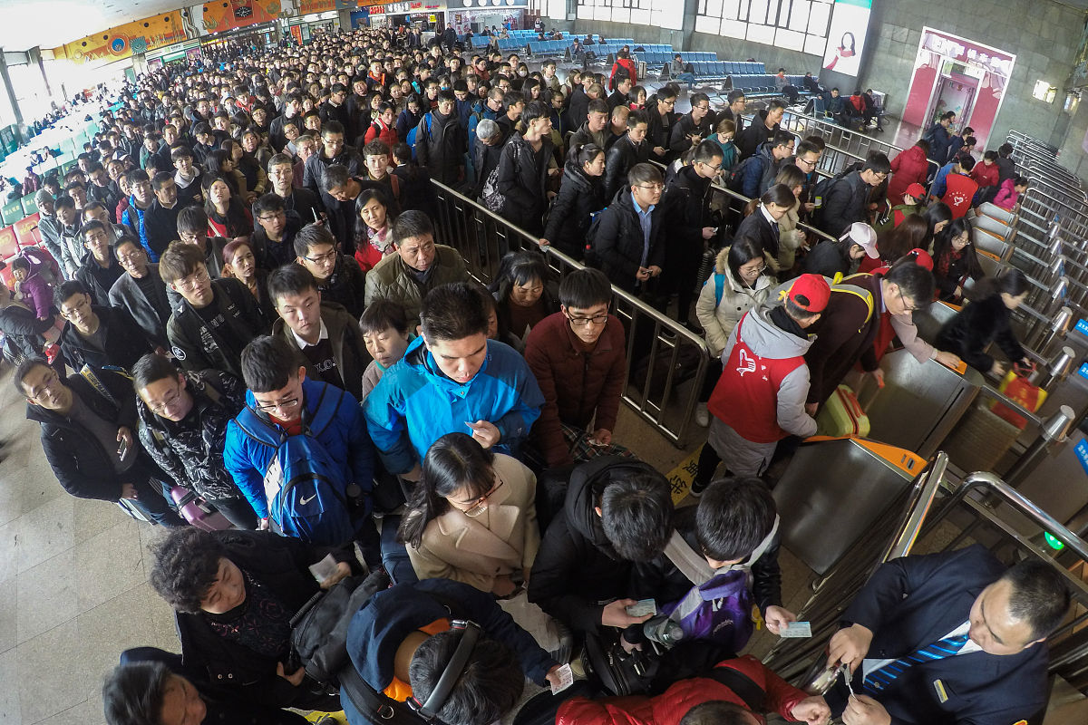 五一小长假火车票抢票大战全面打响，旅客们提前备战热情高涨