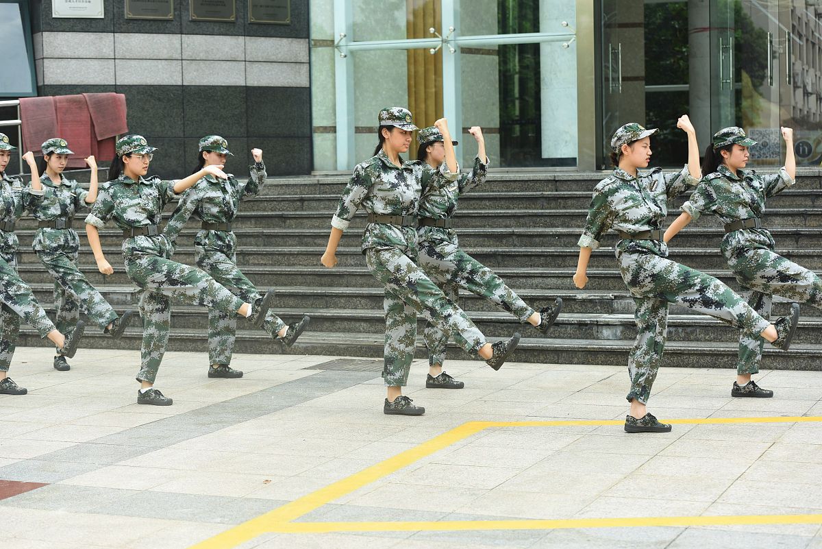 请帮我写1篇650字的博客文章主题是：正步走的动作要领