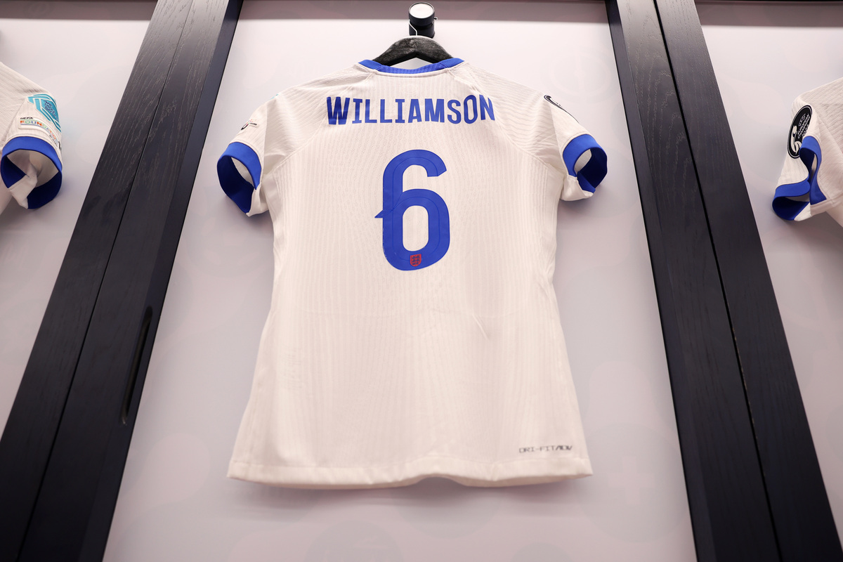 足球球衣号码的意义解析：从1号到10号，揭秘球衣背后的故事