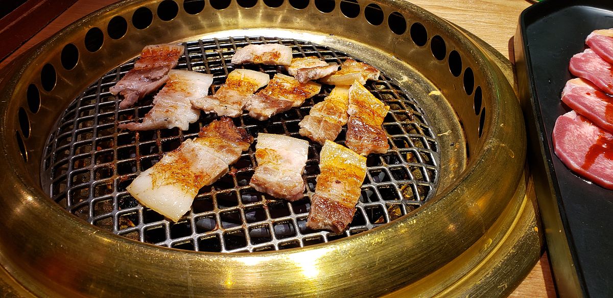 烤肉放蜂蜜的3个妙用: 增甜、上色、更酥脆