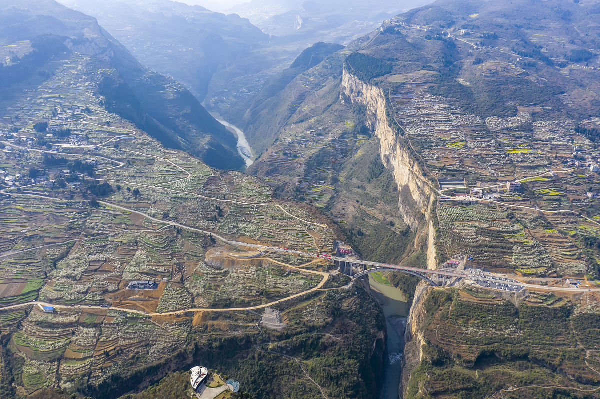 云贵川地区地理、文化和经济异同点研究总结