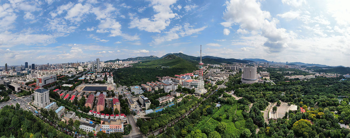 2020年7月31日,济南天气晴朗,蓝天白云,美景如画,让人沉醉.