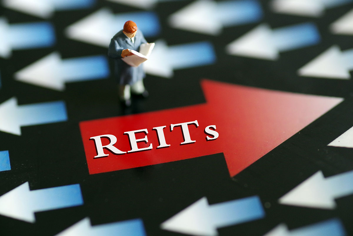 我国创业板IPO存在的主要问题是什么？有什么改进对策建议？请谈谈你的看法结合实例加以分析。至少2000字