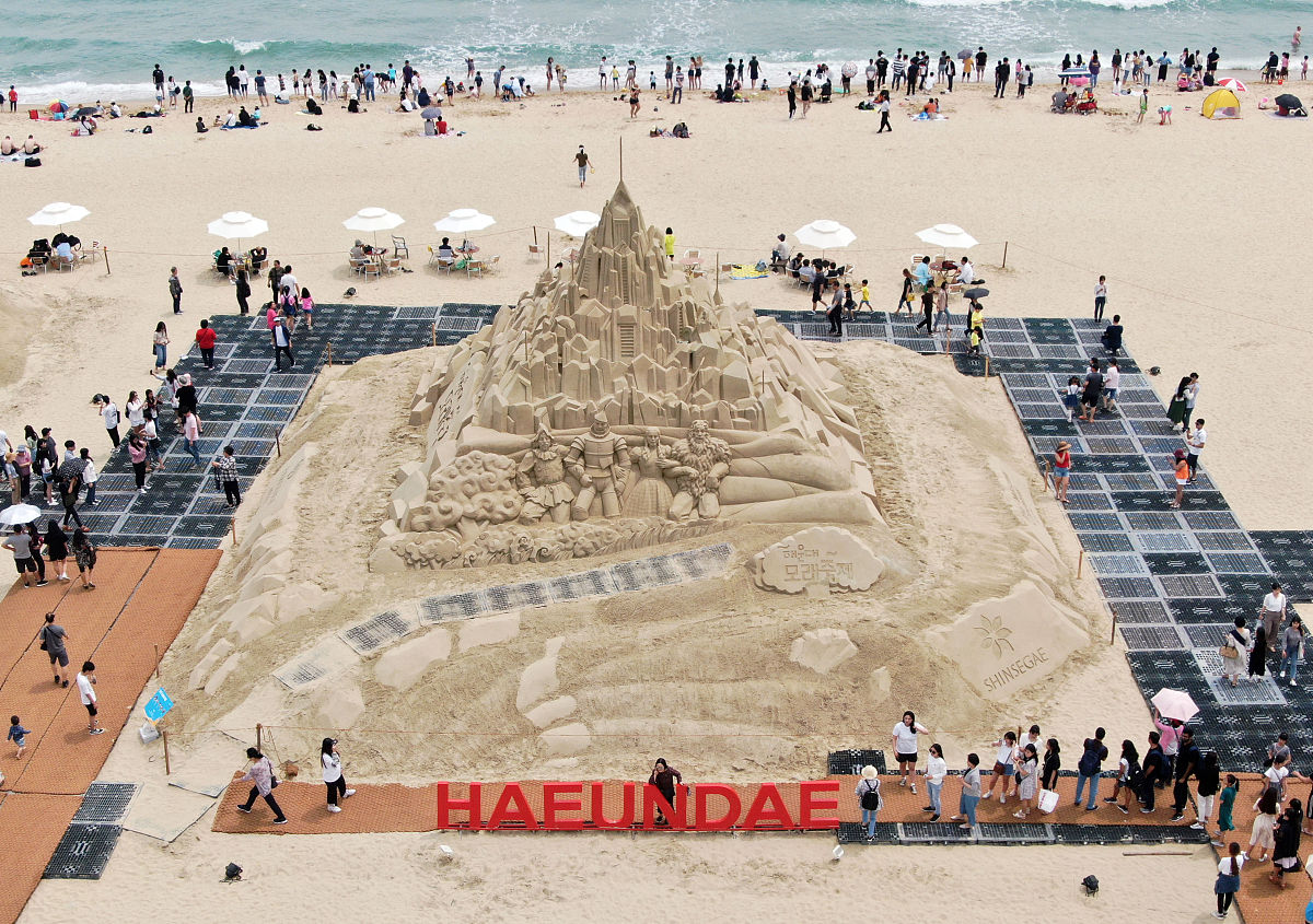 你现在是资深活动策划者此时正值5·25心理健康月现在需要你组织一个名为时间胶囊的活动请你为其编写活动背景