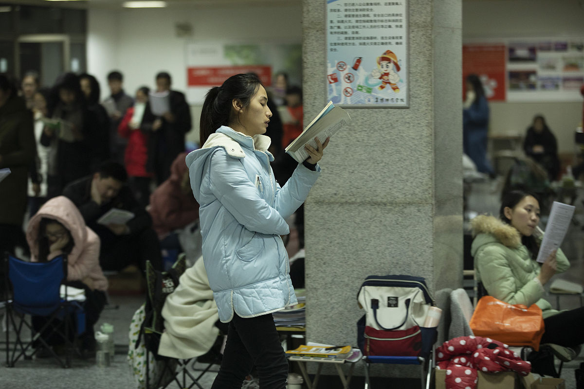 贵阳卫校升学途径：从资助到考研，助力你实现医学梦想