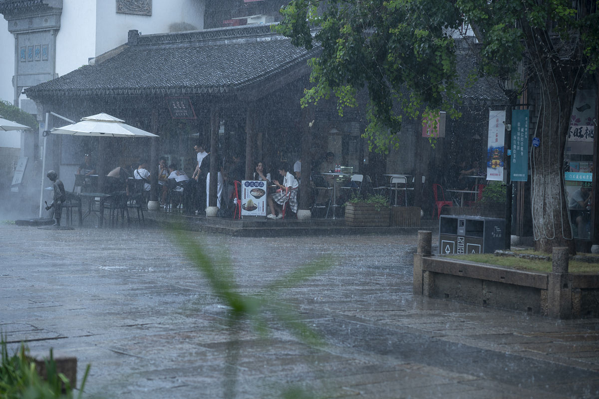 下雨天在洛阳的诗句
