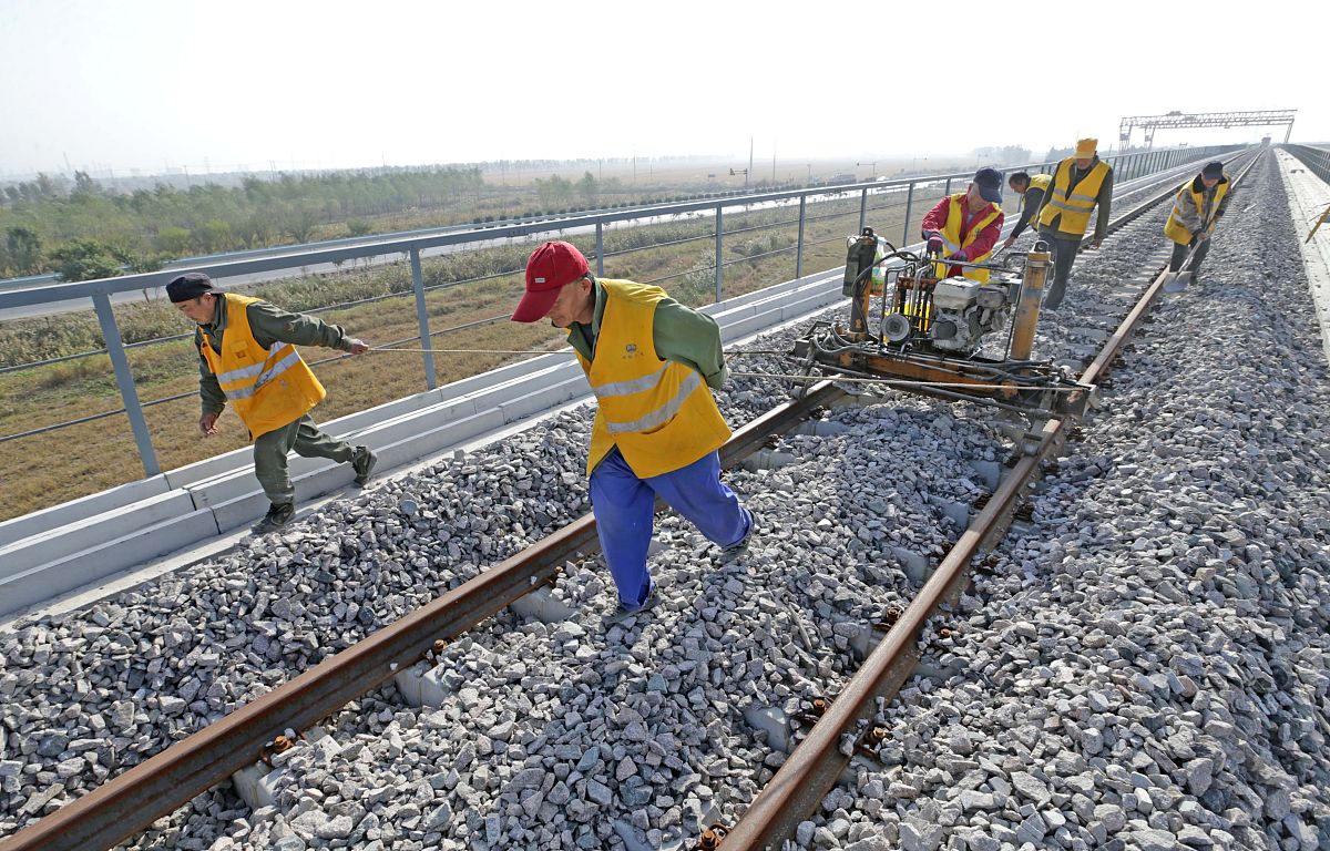 铁路设计工程师：建设中国铁路的脊梁