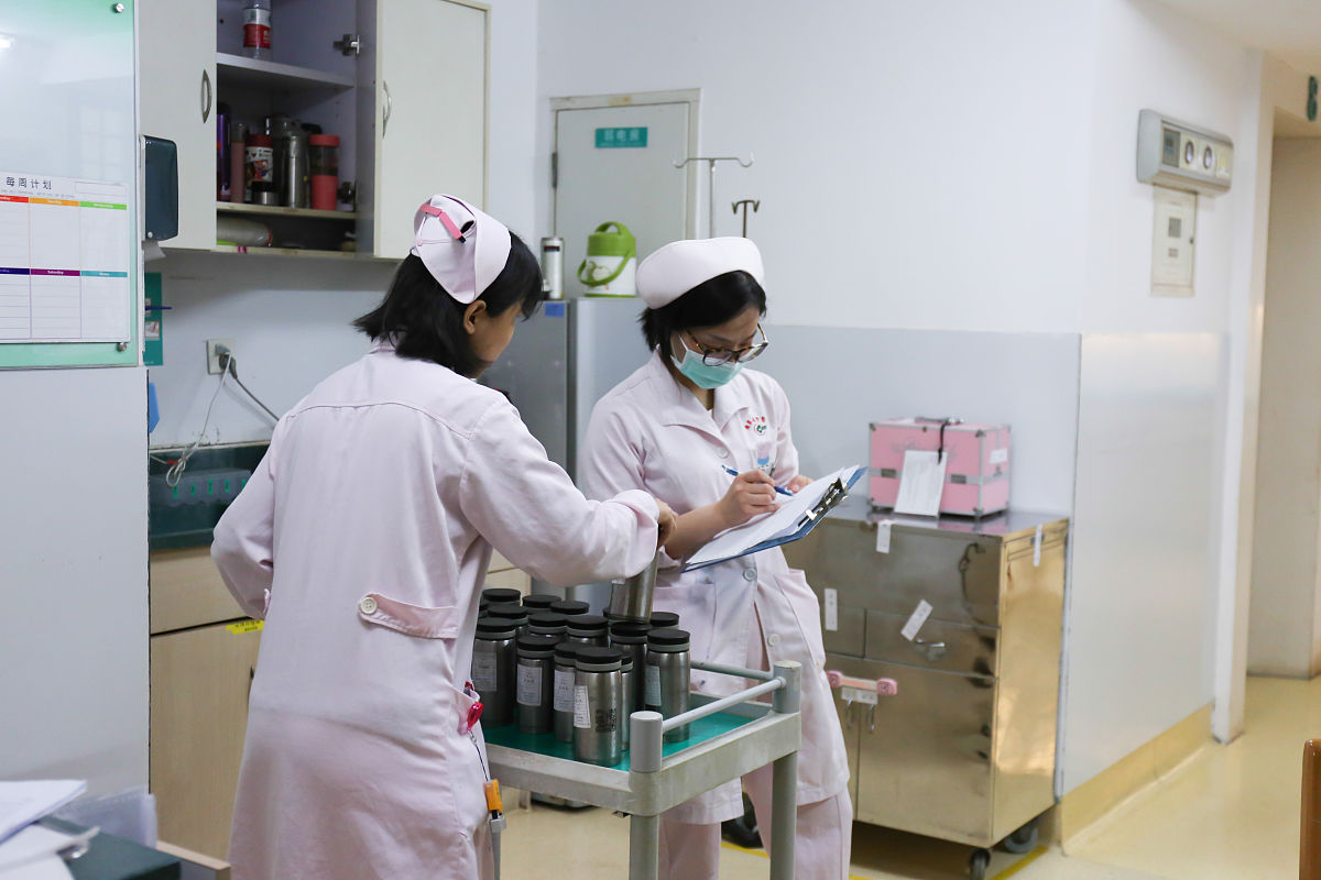 写一篇关于护理专业学生在延安大学咸阳医院儿科住院部进行护理岗位实习的目的。 写一篇关于护理专业学生在延安大学咸阳医院儿科住院部进行护理岗位实习的目的。