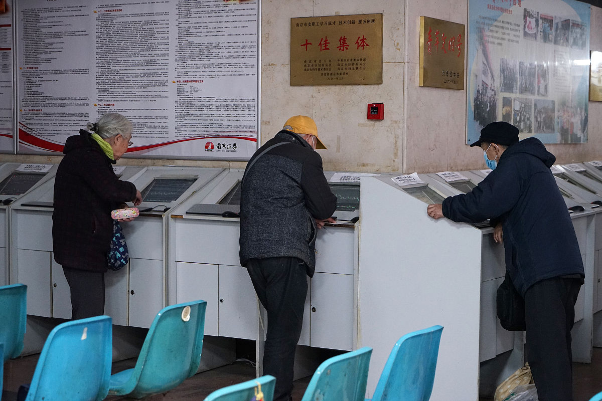 写一份高速公路项目部的档案部的实习日报