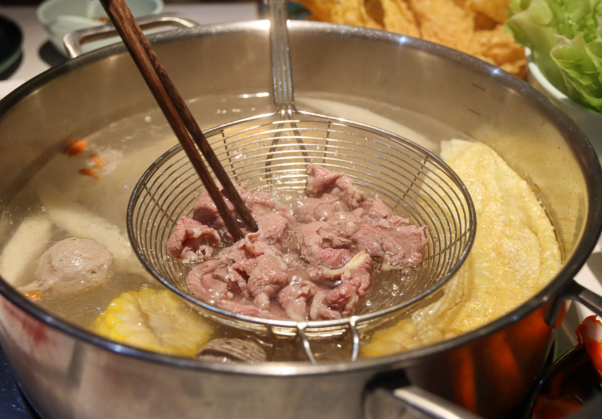 🍲✨ 浓香四溢！正宗牛肉汤锅，一口销魂！