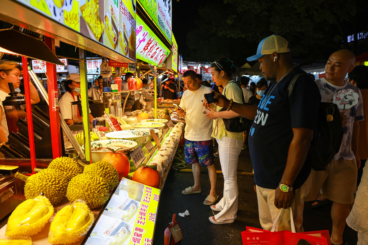 总结宝塔区中心街路边夜市食品安全存在食品添加剂使用不规范的问题写成一段话格式不少于300字。