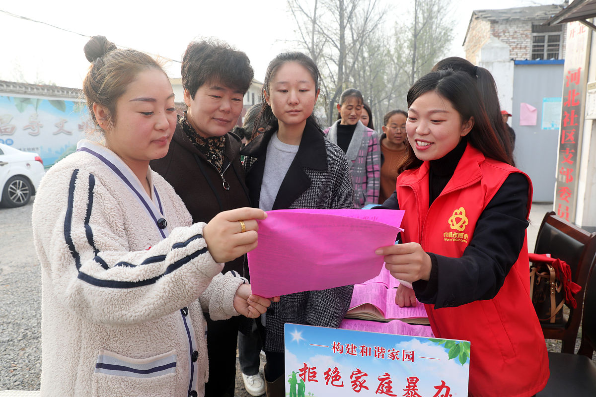 乾县联社领导班子下乡督导业务，推进农户授信和市民e贷