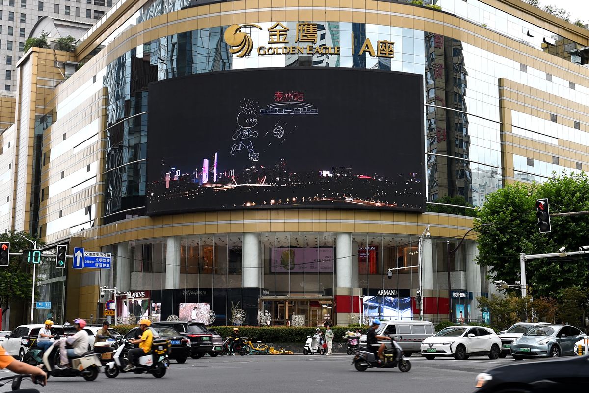 马上要举行运动会了你能给一个加油鼓励的口号吗。这个口号要简短、对称以一三一三开头一共四句话每句话都是8个字。