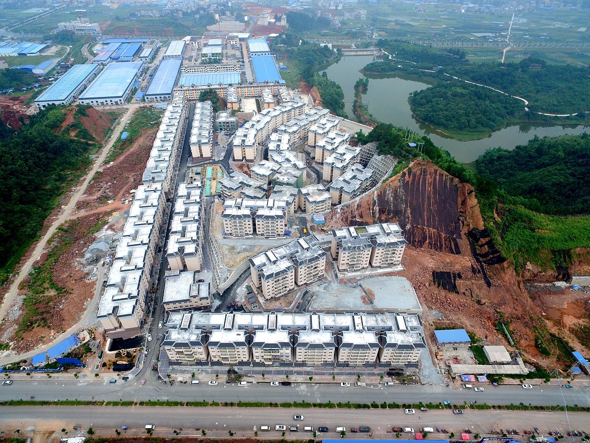 北流市扶新镇村镇道路改造项目和规划选址等行政审批手续办理和其他前期工作进展。