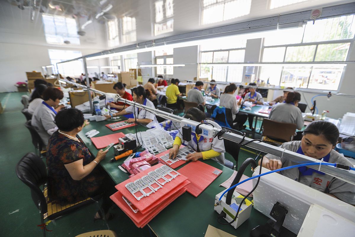 湖南育才技工学校热门专业：机械制造、电子信息、建筑工程、汽车维修等