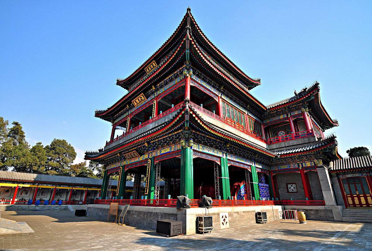 请帮我写1篇不少于800汉字的博客文章语言要幽默风趣。主题是：夜明珠到底是什么东西慈禧太后口中的夜明珠是啥