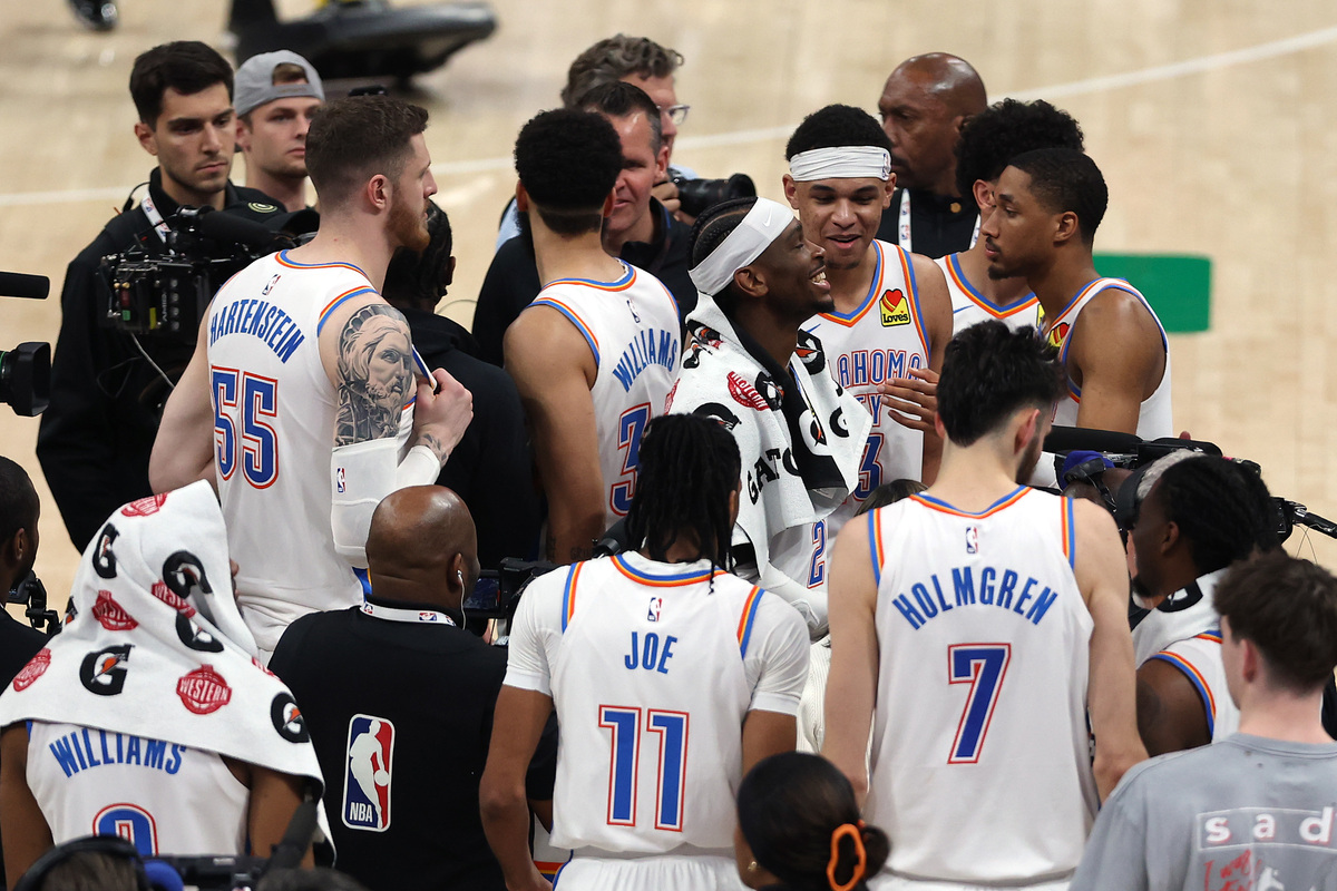 扎克·拉文更换过几只球队还能被认为是现役第一人？而且现役效力时间最长的球员是他吗？