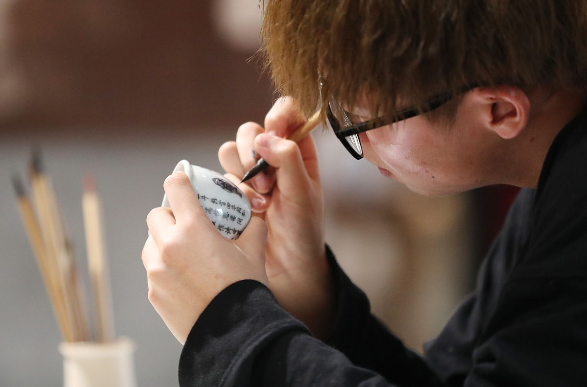 青岛民航职业学校是民办学校吗？发展前景如何？