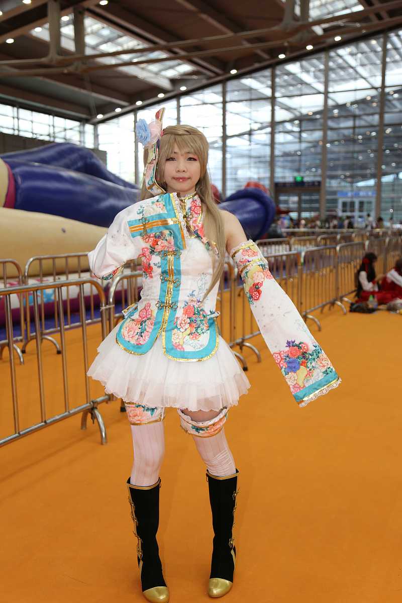 请推荐50种短发服装比较日常配饰比较少的女性COS角色使用动漫角色名字