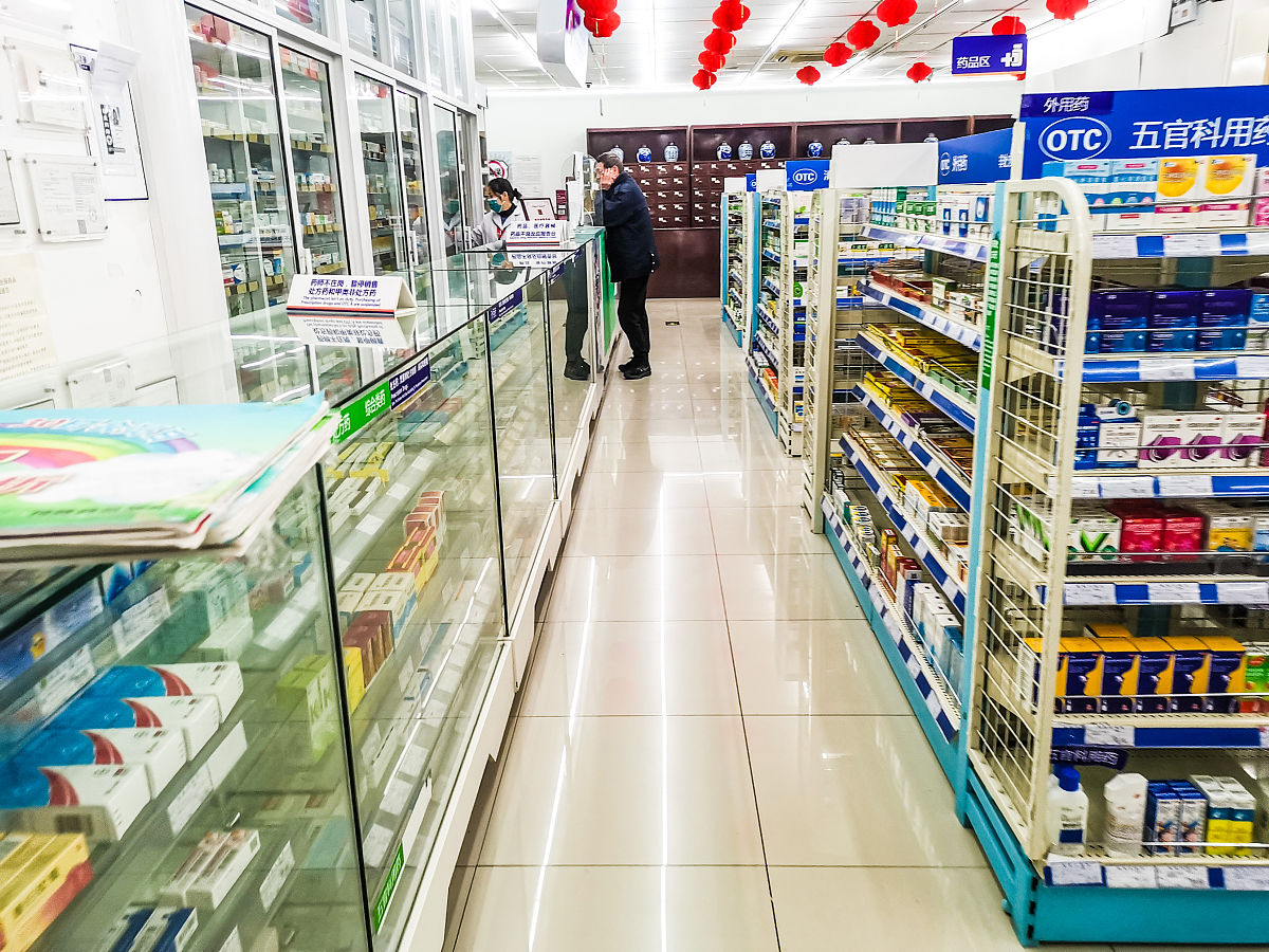 昌大昌连锁超市必须维护和检查库存有效管理库存。这就要求昌大昌连锁超市根据库存情况选择和应用管理方法。昌大昌应按照库存重要性进行分类管理重要库存集中管理一般库存集中维护建立合理的库存存储计划和流程。对于存储要求较高的库存需要组织专门的存储地点和人员明确权责减少所在部门的协调和沟通成本提高库存管理水平。连锁超市多品类库存管理信息平台正在建立。超市还必须建立库存管理系统实时监控库存的出入库、销售情况并及