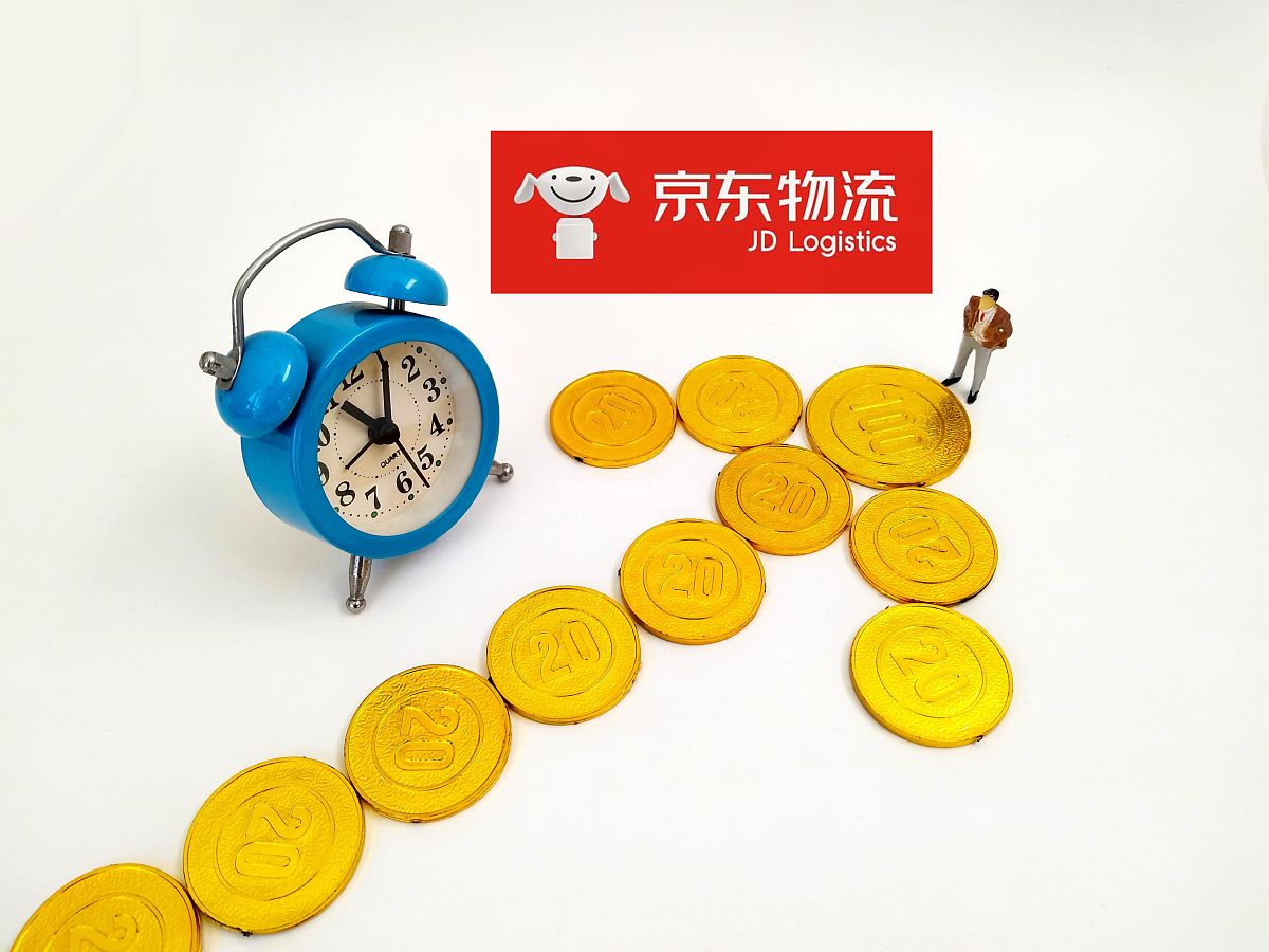 请为论文题目基于蚁群算法的配送车辆路径优化以南宁京东为例写出南宁京东的配送车辆路径优化问题其中包括南宁京东的背景介绍南宁京东的配送车辆路径规划问题南宁京东的数据统计和分析