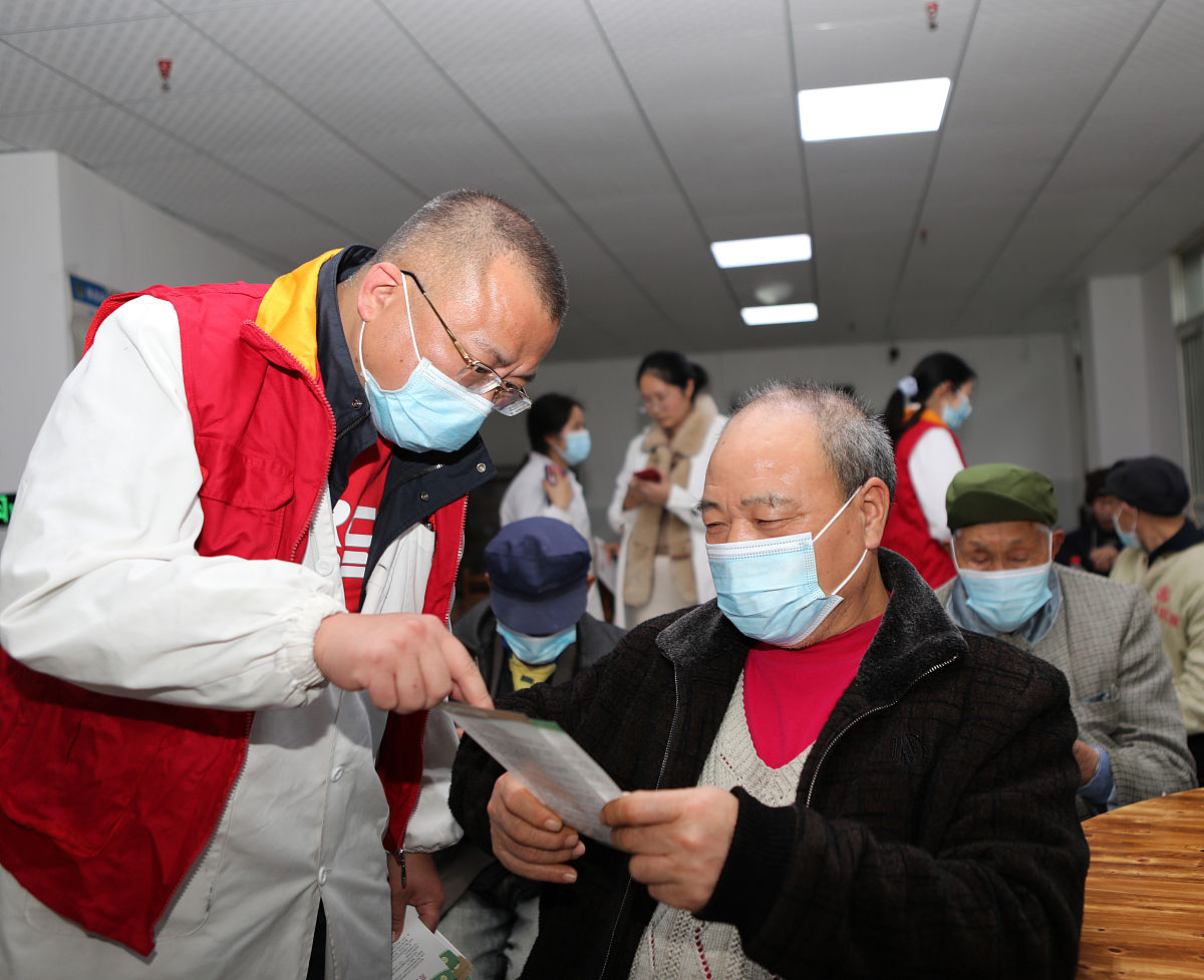 2023年全国科普日张家口系列活动：老年眼健康科普走进沽源县九连城镇康馨苑社区